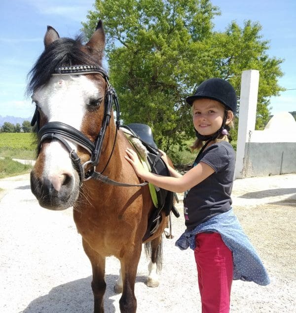 paseo en pony para niños cerca de barcelona